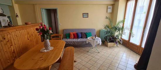 Gîte pour 5 personnes, avec terrasse et jardin dans Lac de Bonlieu