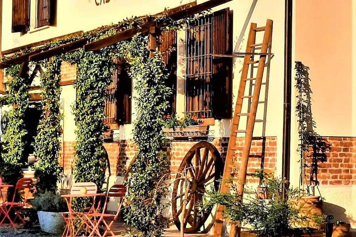 Agriturismo per 12 persone, con idromassaggio e sauna nonché giardino in Provincia di Varese