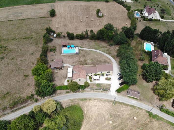 Location de vacances pour 8 personnes, avec jacuzzi ainsi que piscine et jardin à Marnac - 2