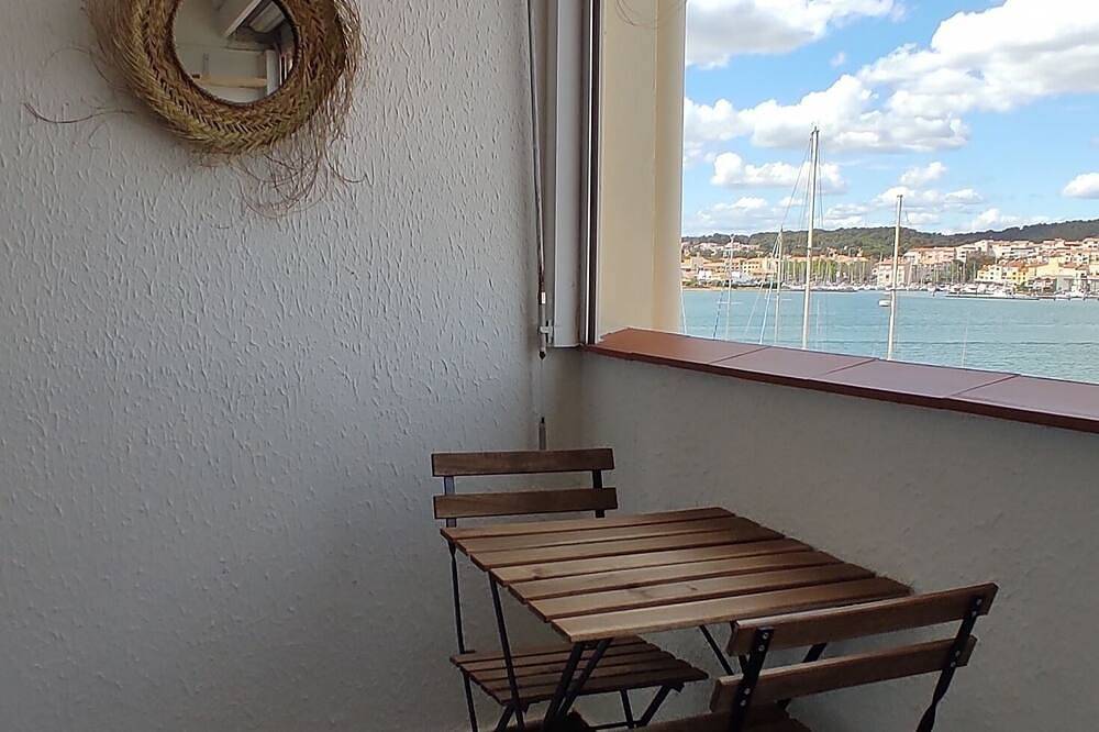 Appartement entier, Vue Exceptionnelle sur l'Île des Pêcheurs : Studio rénové pour Votre Plaisir ! in Cap d'Agde, Agde