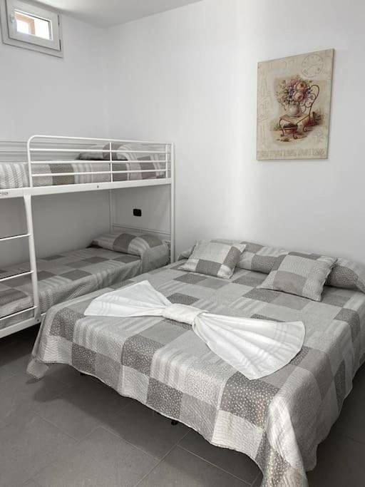 Agriturismo per 4 persone, con Idromassaggio e Terrazza nonché Giardino a Milo Grecia