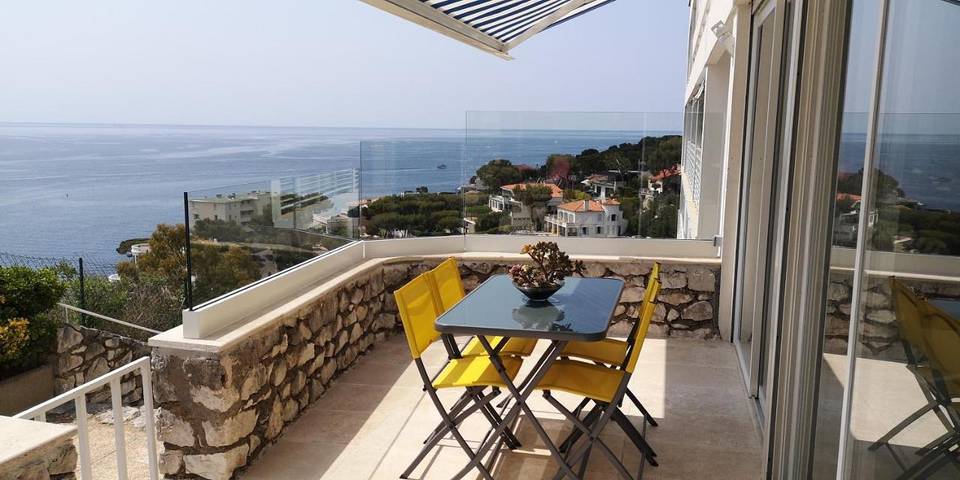 Gîte pour 2 personnes, avec vue et terrasse dans Plage Du Bestouan Cassis - 2