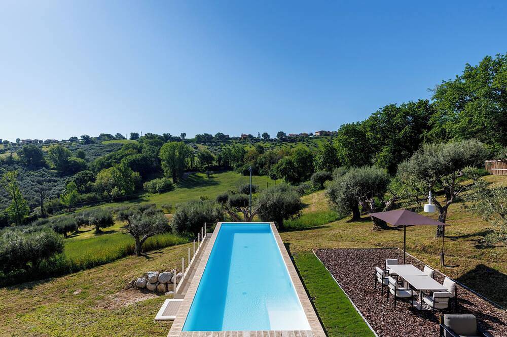 Luxury Retreat - dream pool in Cingoli, Provincie Macerata