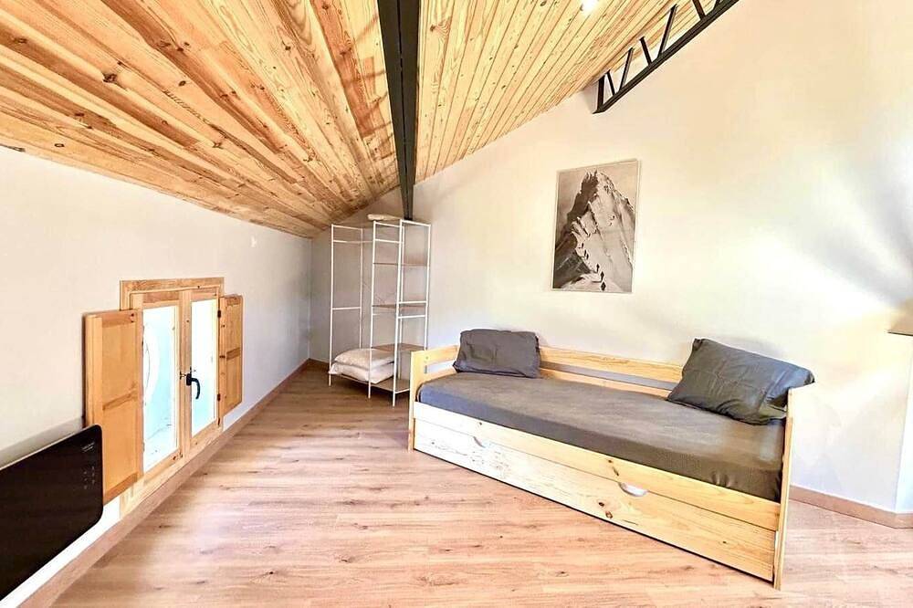 Entire apartment, Cal Querol - Atic to Err (max 13 pax) in Err, Parc naturel régional des Pyrénées catalanes