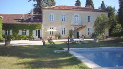 Maison d’hôte pour 2 personnes, avec piscine et jardin ainsi que vue et terrasse dans Marambat