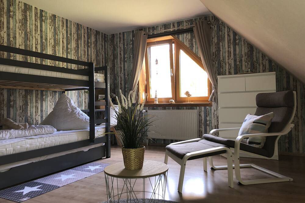 Ganze Wohnung, Gemütliche, moderne Ferienwohnung. Ruhige, dennoch zentrale Lage. in Osterbruch, Cuxland