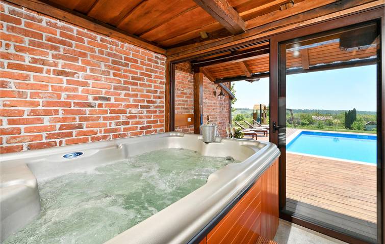 Geräumige 2-Zimmer-Wohnung mit Pool, WLAN und Terrasse in Kapela, Bjelovar-Bilogora