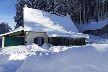 Gîte pour 8 personnes, avec jardin à Chastreix