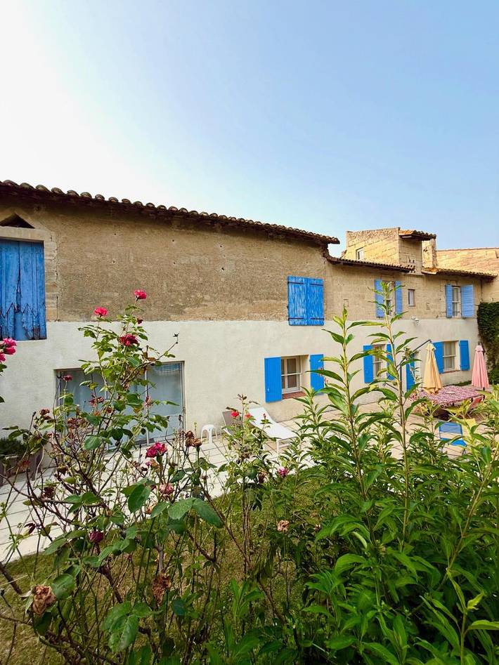 Gîte pour 10 personnes, avec jardin ainsi que piscine et terrasse