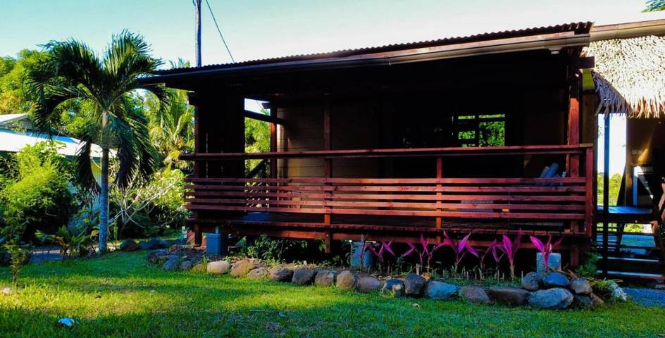 Gîte pour 2 personnes, avec terrasse ainsi que vue et jardin dans Papeari