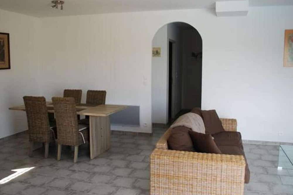 Villa standing 4P climatisée, piscine privée terrasse et jardin, très calme in Vallon-Pont-d'Arc, Ardèche