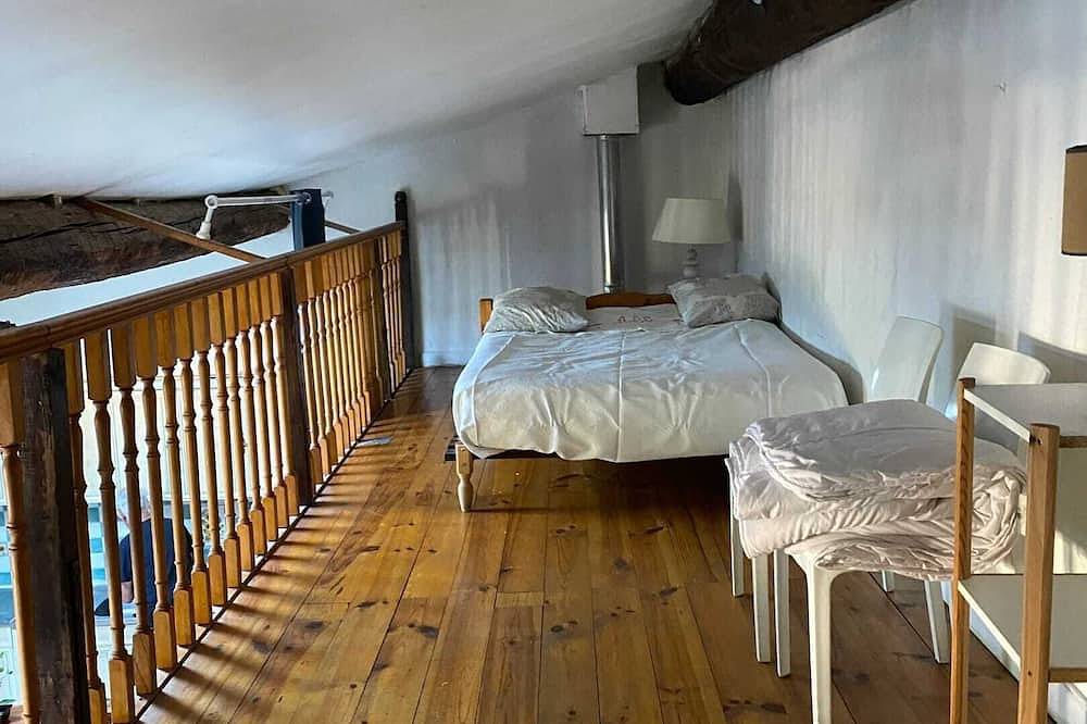 Entire apartment, Homerez - House in Ille-sur-Têt, garden, Ac and fireplace in Ille-sur-Têt, Prades region