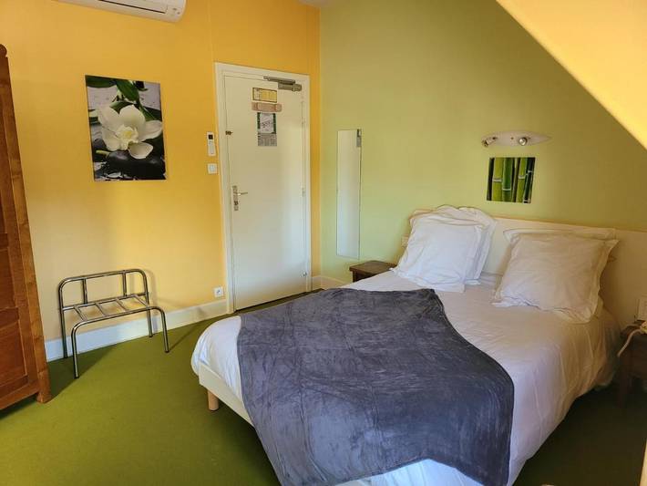 Hôtel pour 2 personnes, avec jardin ainsi que terrasse et vue, animaux acceptés à Dompierre-sur-Besbre - 3