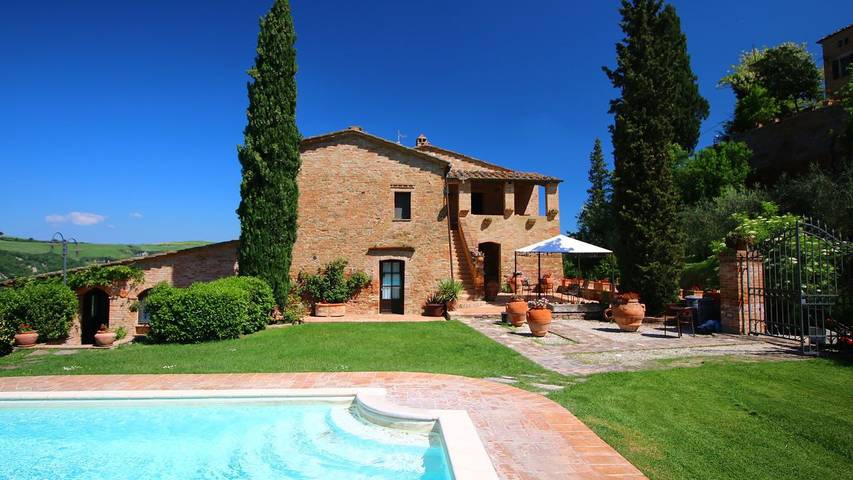 Agriturismo per 6 persone, con giardino e piscina in Montalcino