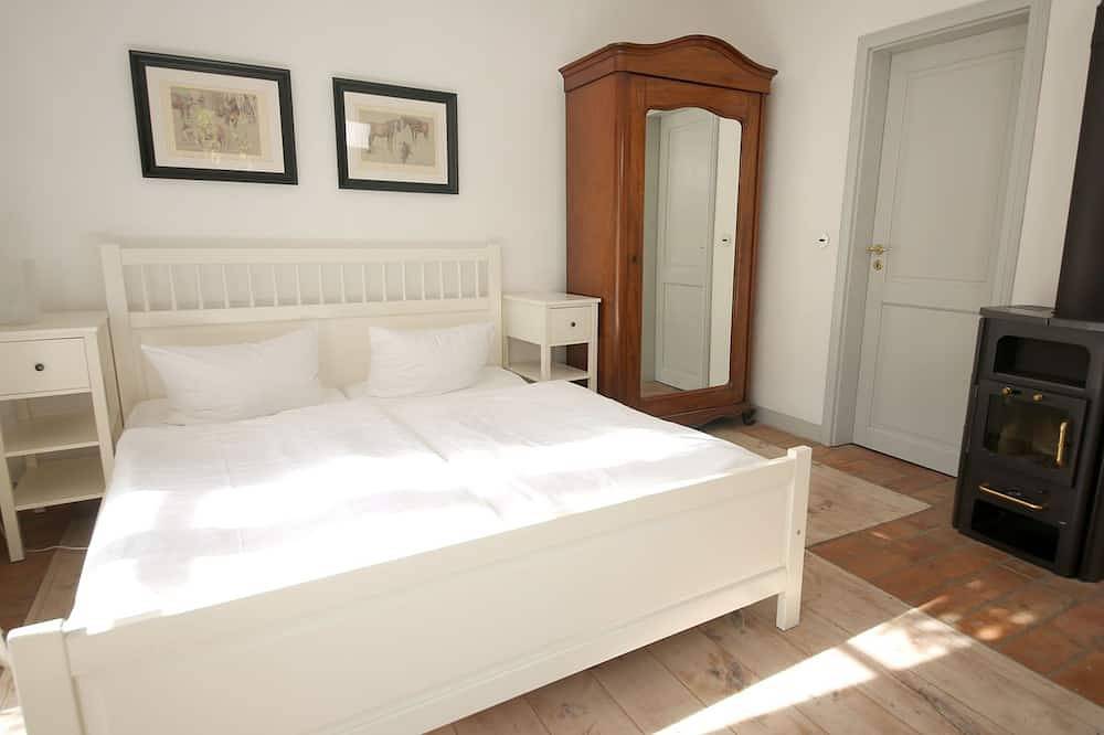 Ganze Wohnung, Exklusive, große Ferienwohnung mit 3 Schlafzimmern, Kamin und Terrasse in Lohme, Nationalpark Jasmund