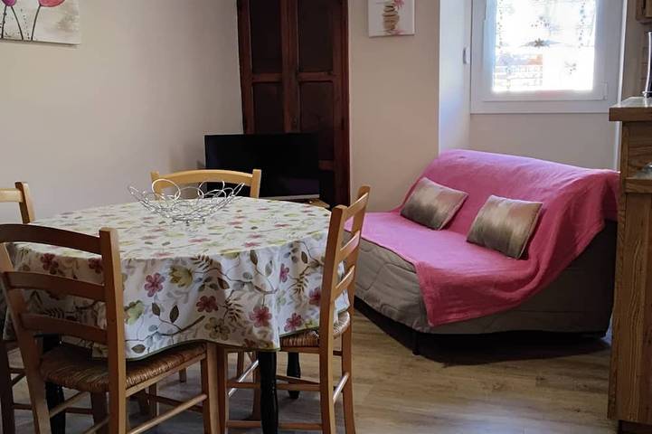 Ganze Wohnung, Quiet apartment that sleeps up to 4 in Laruns, Béarn