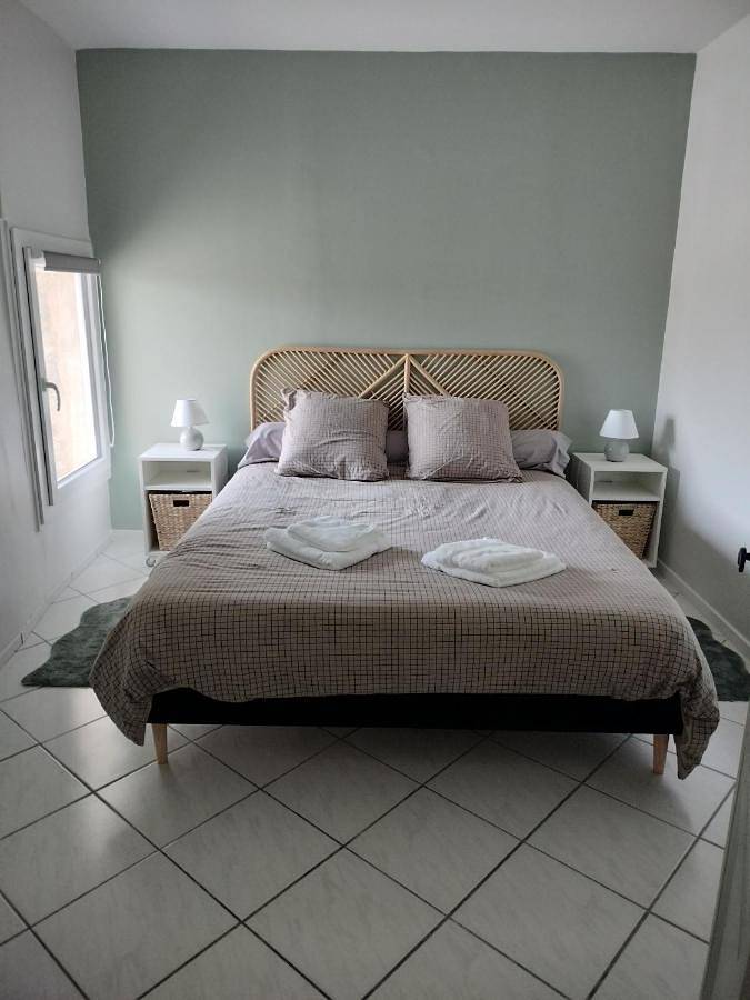 Location de vacances pour 4 personnes, avec vue ainsi que piscine et jardin, adapté aux familles à Montfort - 4
