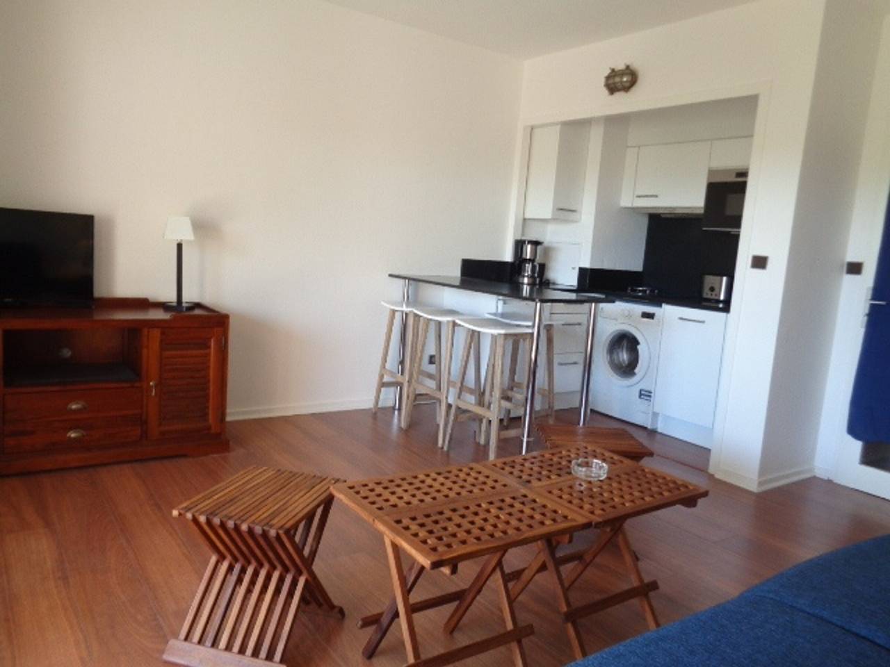 Studio entier, Studio confortable avec balcon, parking privé et Wi-Fi, à 200m de la plage d'Eyrac in Arcachon, Région d'Arcachon