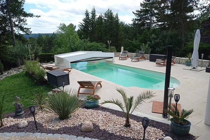 Gîte pour 2 personnes, avec terrasse et jardin ainsi que piscine et jacuzzi à Trélissac