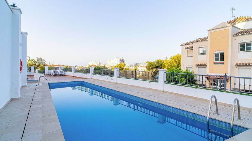 Chalet para 7 personas, con piscina y terraza en Sierramar