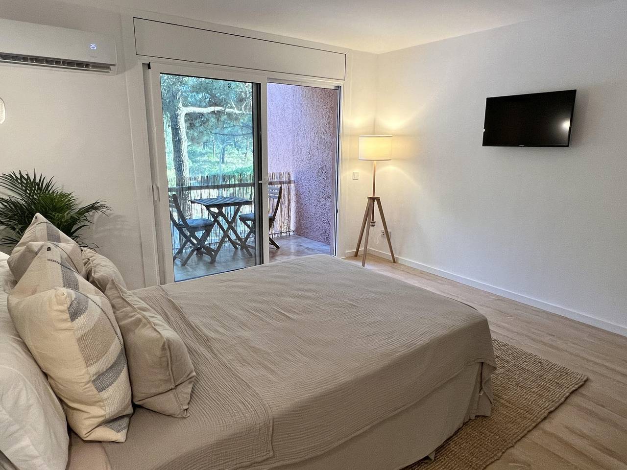 Entire studio, Peaceful studio with shared pool in Pals in Pals, Costa Brava