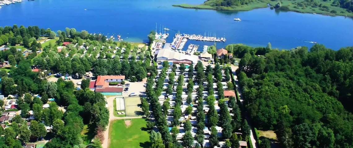 Camping für 4 Personen, mit Ausblick und Terrasse in