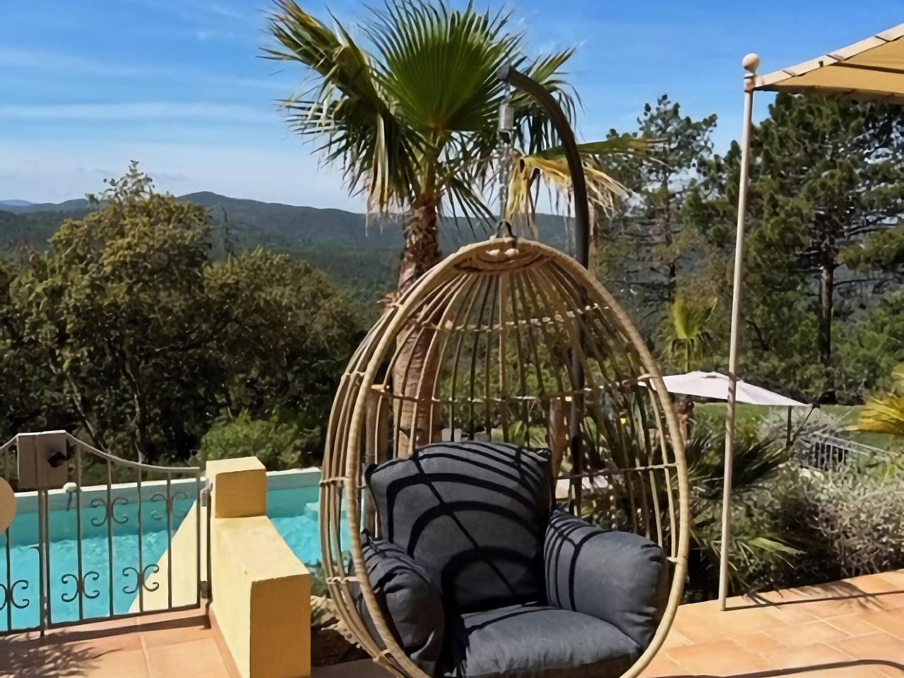Villa in Le Muy mit Pool und See in Le Muy, Draguignan Region