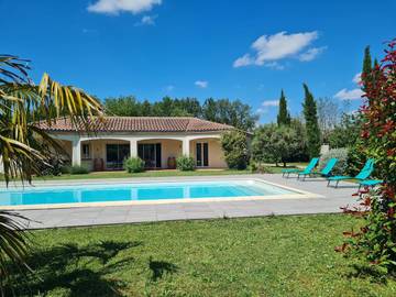 Cottage pour 10 personnes, avec piscine ainsi que jardin et jacuzzi, animaux acceptés à Montans