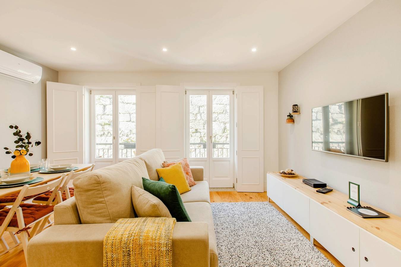 Ganze Wohnung, Ferienwohnung 'Almada Prime with Balcony' mit Balkon, Wlan und Klimaanlage in Cedofeita, Porto
