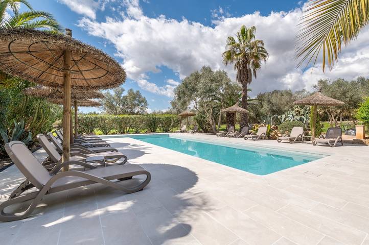 Vakantiehuis 'Apartamento Arco' met Uitzicht op de Bergen, Gedeeld Zwembad en Wifi in Costitx, Mallorca Binnenland
