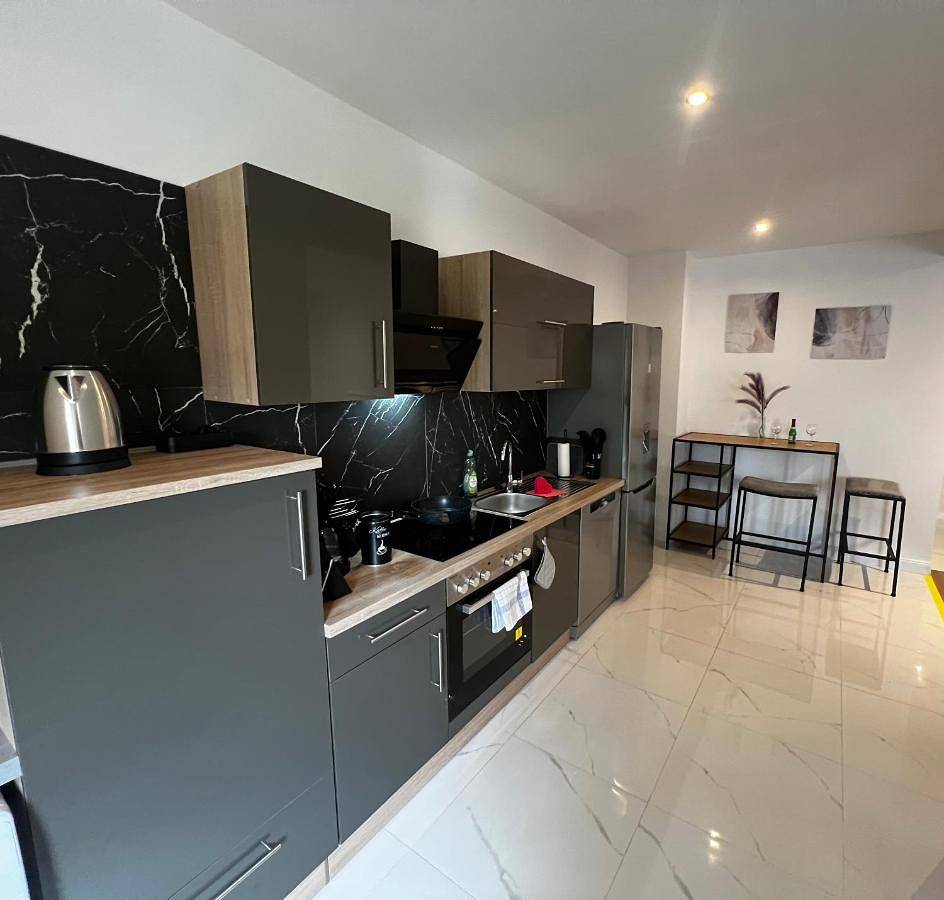 Ganze Wohnung, 105 Quadratmeter Apartment, Parkplatz, kinderfreundlich, 6 Personen, Wifi, vollausgestattete Küche, in Crimmitschau, Chemnitz und Umgebung