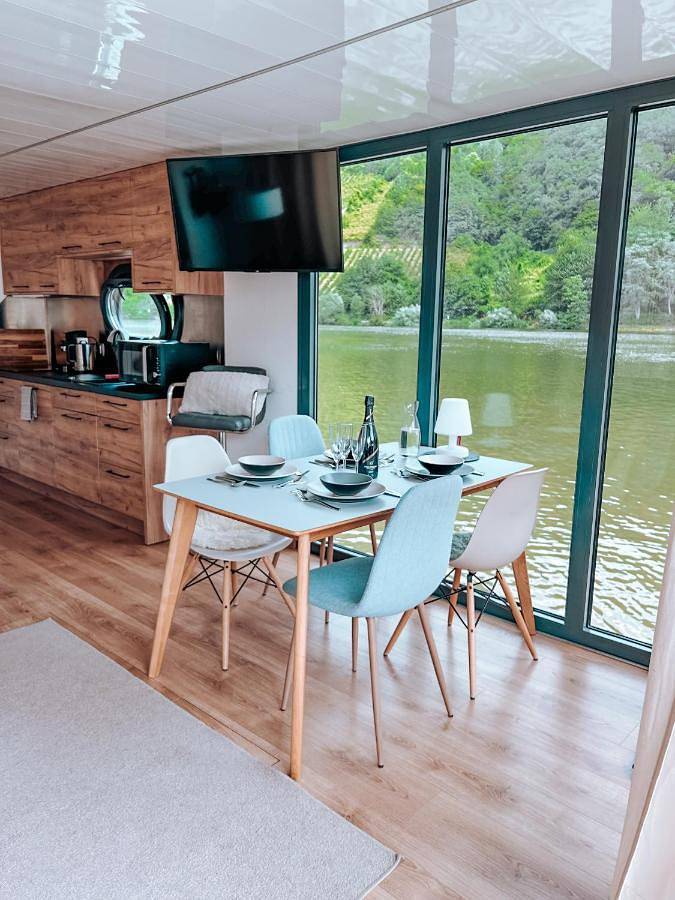 Boot für 4 Personen, mit Terrasse und Ausblick an der Mosel - 2