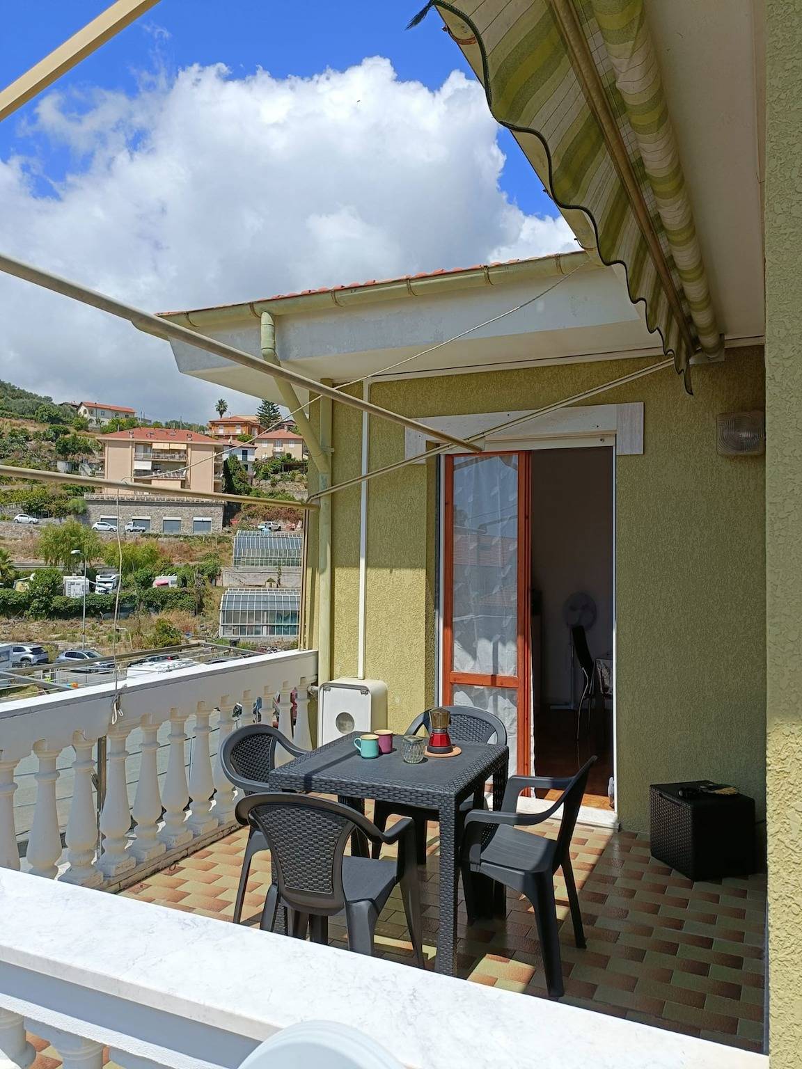 Appartement de vacances entier, Casa Calù - Appartamento rinnovato con un ampio terrazzo in San Lorenzo al Mare, Riviera di Ponente