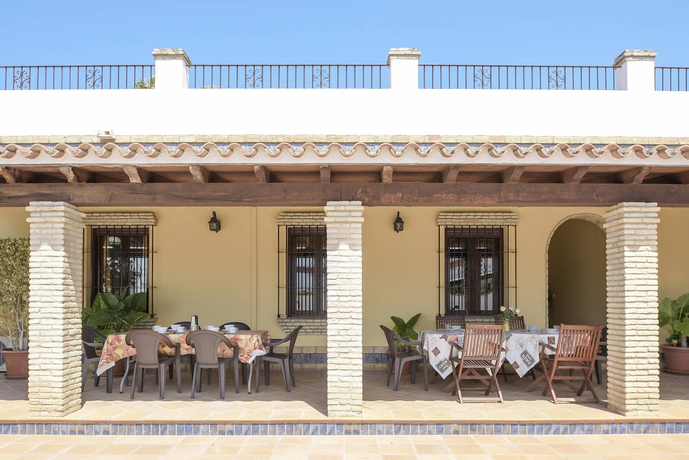 Moradia "Fuentes" com terraço privado, piscina e jardim partilhados, apenas para famílias in Conil de la Frontera, Costa de la luz