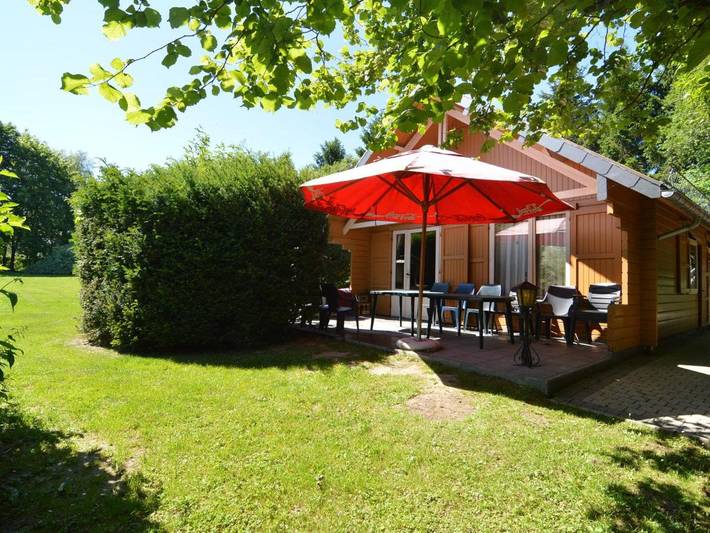 Chalet pour 5 personnes, avec jardin et vue sur le lac ainsi que sauna et terrasse