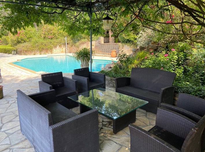 Location de vacances pour 4 personnes, avec terrasse ainsi que jardin et piscine, animaux acceptés à Carcès - 2