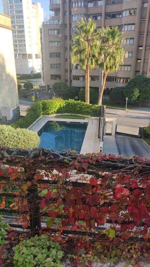 Ferienwohnung für 3 Personen, mit Balkon und Terrasse sowie Pool und Ausblick in Santander