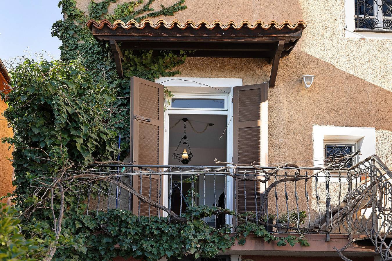 Entire apartment, Apartment "Residenza Stoechas White" with Wi-Fi, Garden & Terrace in Campochiesa, Albenga