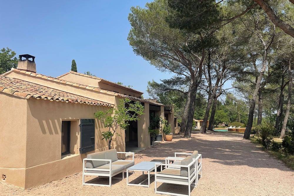 5ha property with exceptional views 15mn from Aix-en-Provence in Rousset, Region de Aix-en-Provence