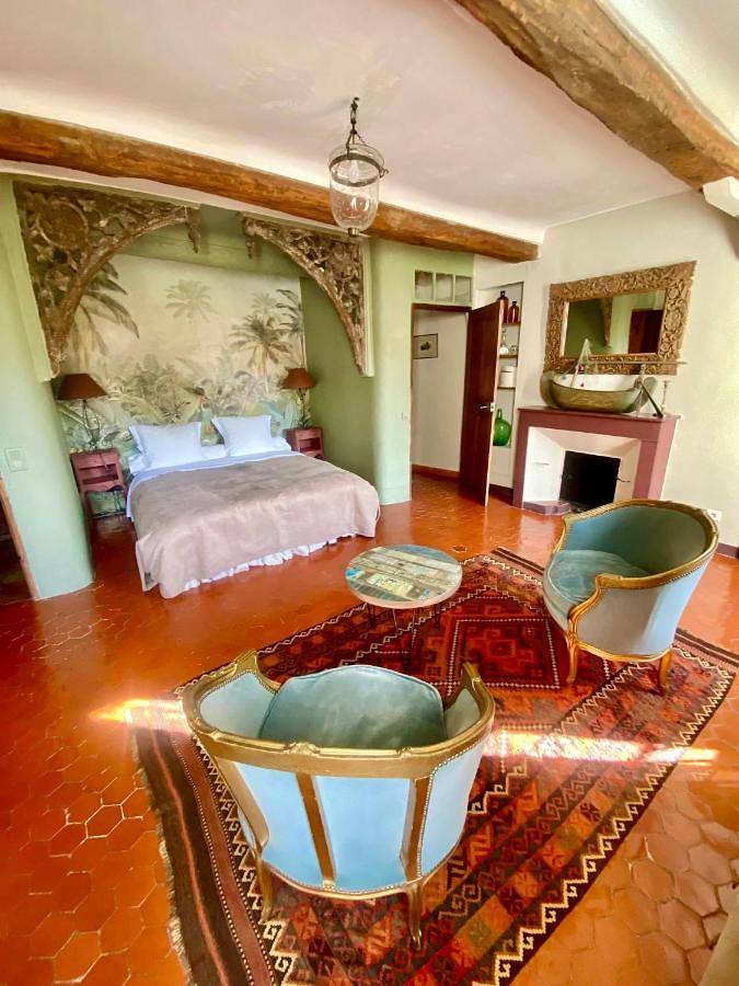 Maison d’hôte pour 2 personnes, avec Terrasse et Jardin ainsi que Piscine et Vue