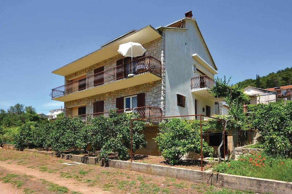 Entire apartment, Lovely apartment in Jelsa with Wifi in Jelsa, Hvar