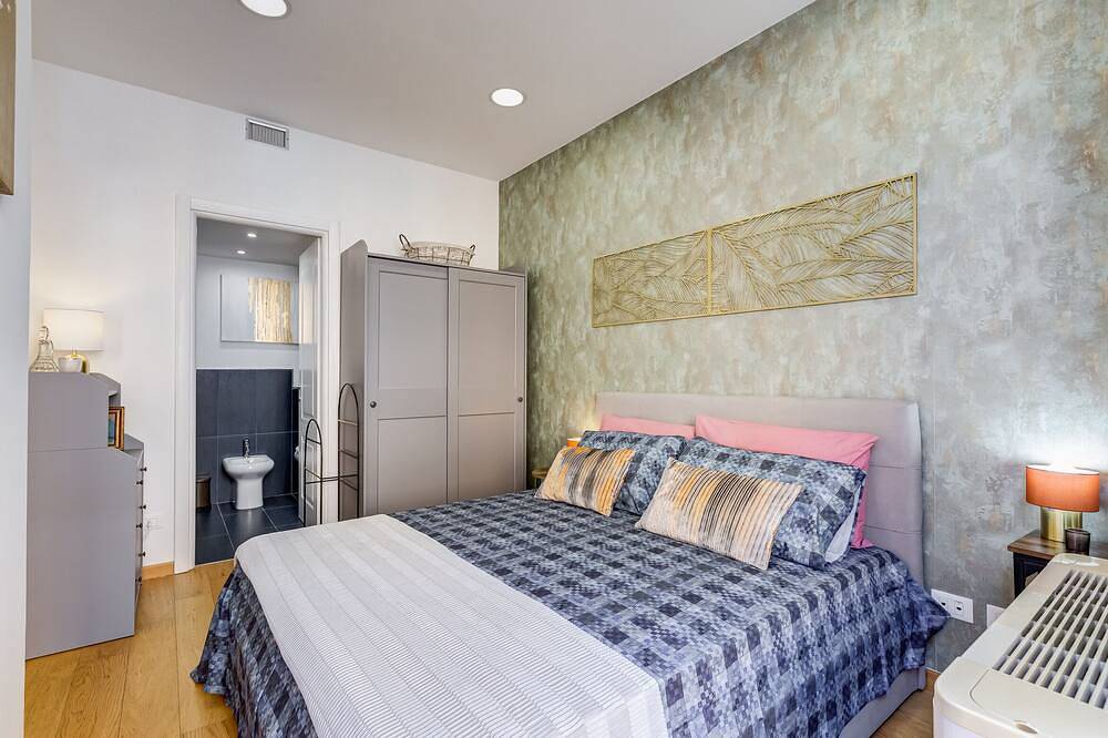 Entire apartment, Lovely home in the center of Rome, Fabrizia. in Rome, Rome Province