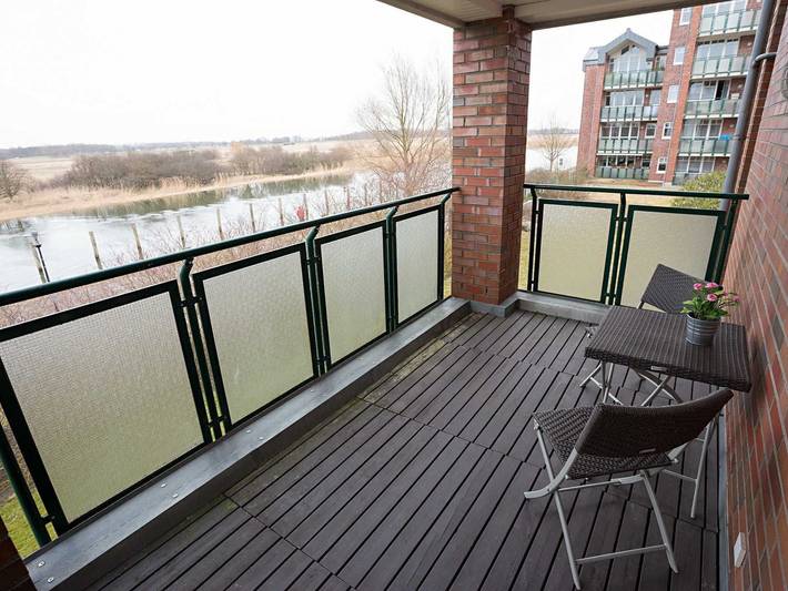 Ferienwohnung für 9 Personen, mit Seeblick und Balkon, kinderfreundlich in Greifswald - 2