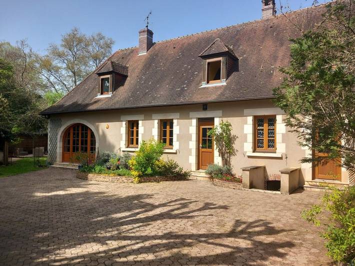 Gîte pour 10 personnes, avec Jacuzzi ainsi que Terrasse et Jardin