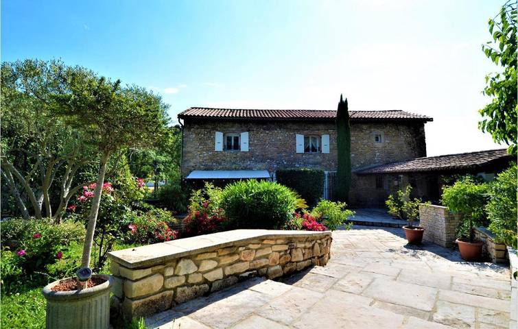 Location de vacances pour 8 personnes, avec piscine et terrasse à Saint-Privat-des-Vieux - 2