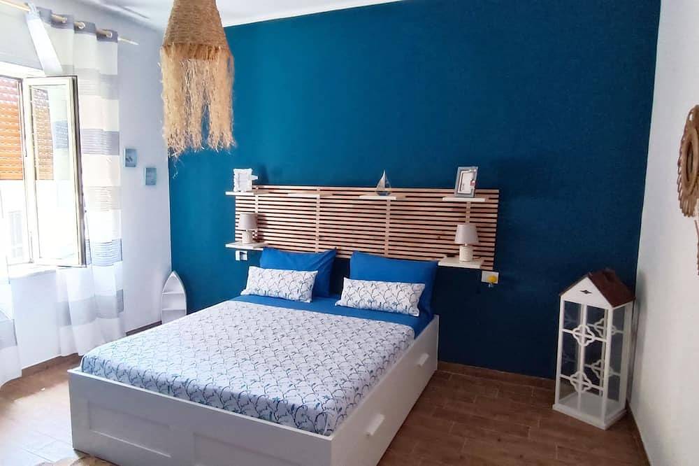 Entire apartment, Domus Januarius - Apartment Pozzuoli (Na) 2ndp. 200 m from the sea in Pozzuoli, Naples Province
