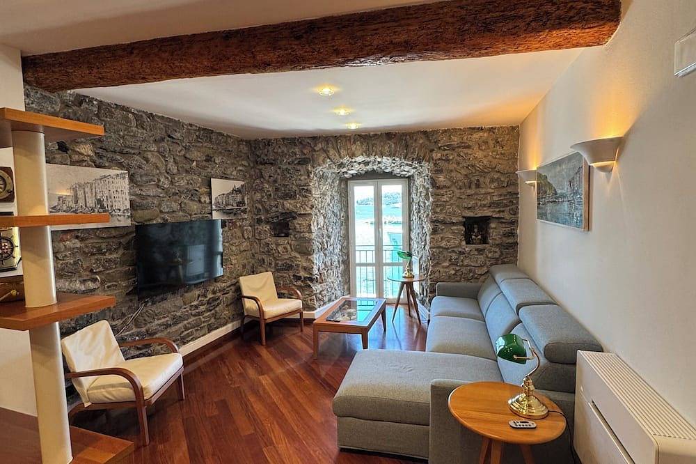Appartamento intero, Maury’s Sea View apartment in the heart of Portovenere - with private garage. in Isola Palmaria, Comune di Porto Venere