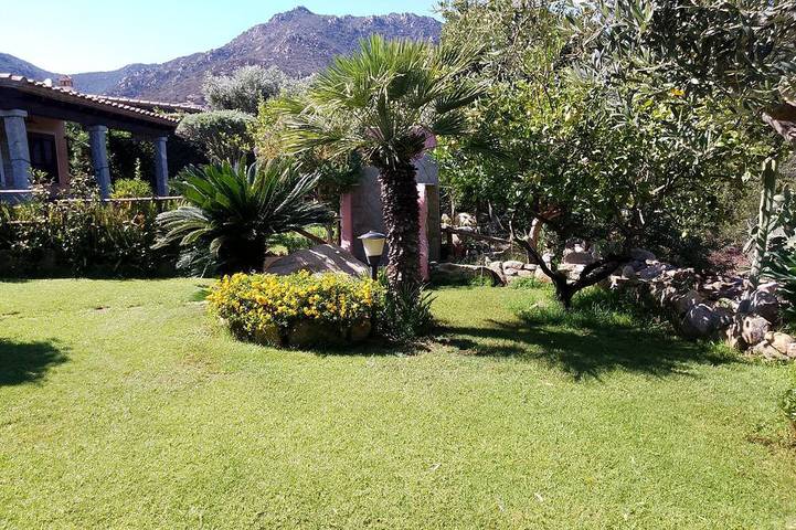 Villa indépendante avec jardin et CarPostal, loin de la mer 750 in Villasimius, Province de Cagliari
