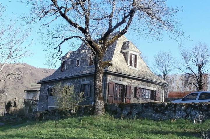 Location de vacances pour 9 personnes, avec jardin et balcon à Lascelle