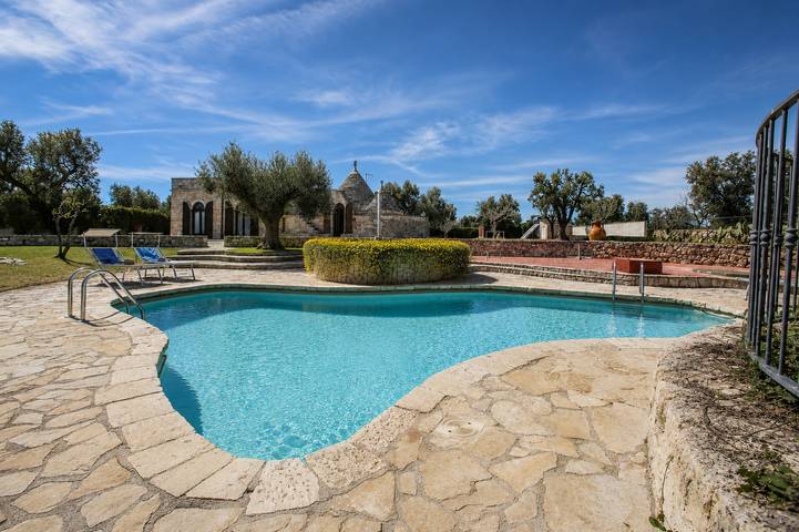 Trullo per 7 persone, con Giardino a San Michele Salentino